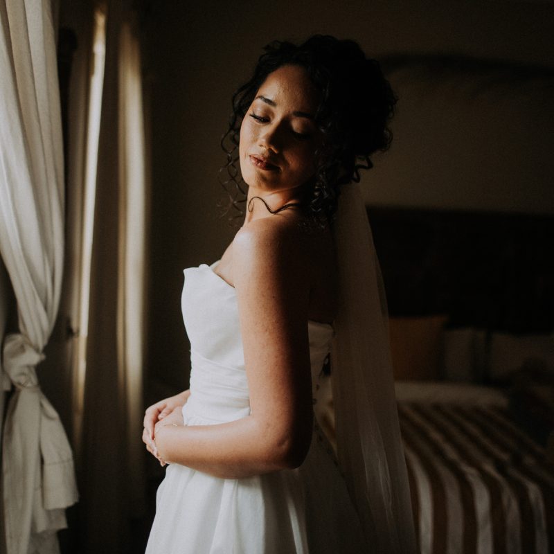 Portrait de mariée en lumière naturelle